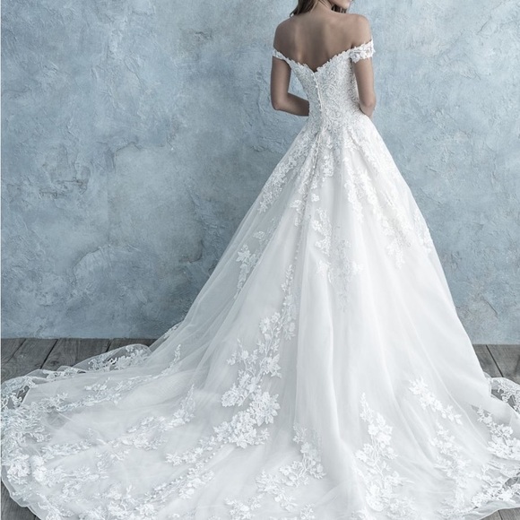 NWT Gorgeous Allure Wedding Dress Ivory/Champagne w/veil - Picture 4 of 5